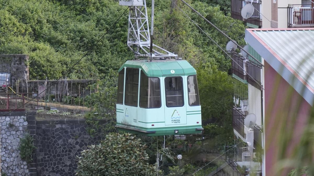 cine sunt cei patru oameni morti dupa ce o telecabina s a prabusit la napoli trei dintre ei erau turisti