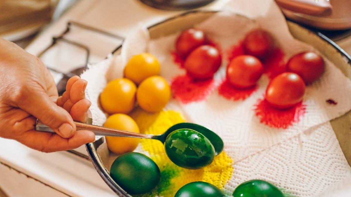 pericolul din vopseaua de oua cu ce vopsim ouale pentru masa de paste ca sa fie sanatoase