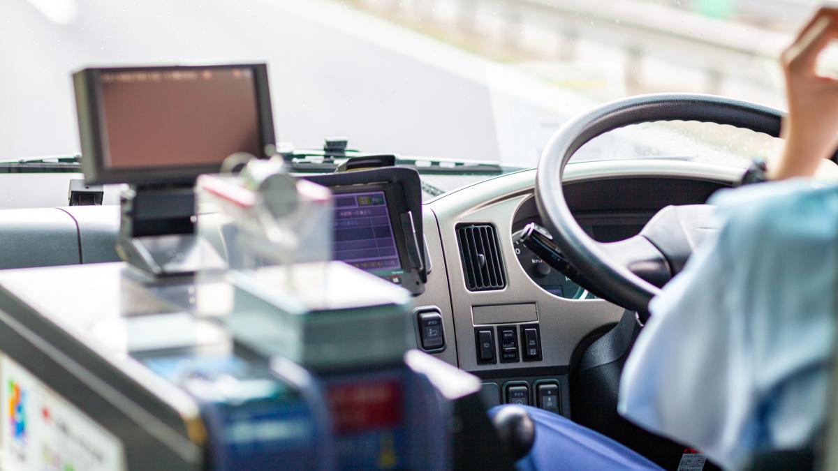 un sofer de autobuz a pierdut o prima de pensionare de 73 000 de euro dupa ce a luat 6 euro din banii calatorilor