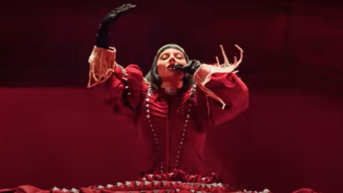 lady gaga isi cere scuze dupa o defectiune tehnica in timpul concertului exploziv de la coachella macar stiti ca am cantat live