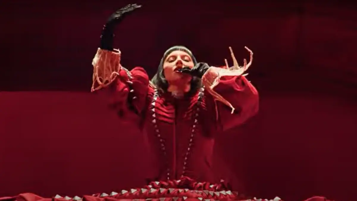 lady gaga isi cere scuze dupa o defectiune tehnica in timpul concertului exploziv de la coachella macar stiti ca am cantat live