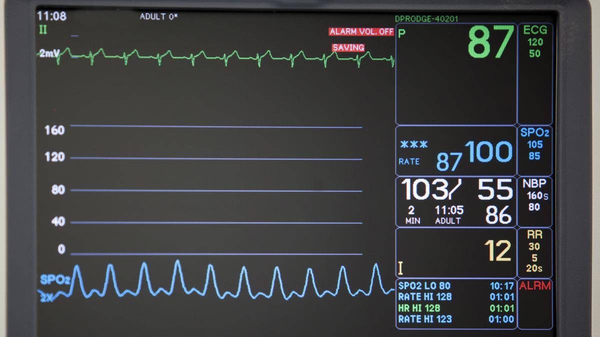 femeia care a fost batuta si incendiata de fostul sot a murit la spitalul din iasi barbatul ar fi planuit crima cand era dupa gratii