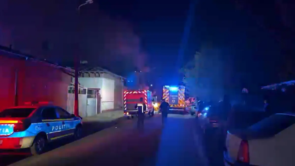 un baiat de 19 ani a murit intr un incendiu intr o casa din bucuresti tatal a suferit arsuri in timp ce incerca sa il salveze