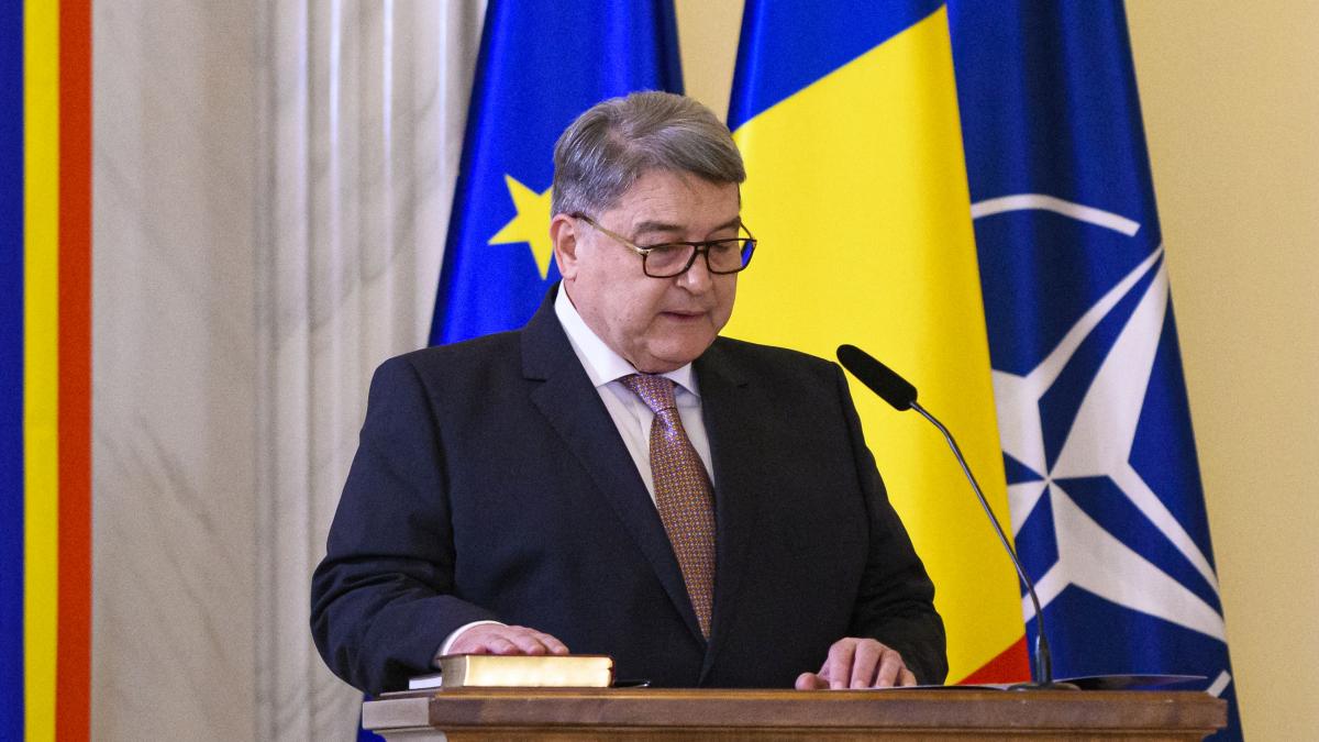 motiunea aur contra lui emil hurezeanu va fi dezbatuta in 6 mai si votata in ziua urmatoare motiunea aur contra lui emil hurezeanu va fi dezbatuta in 6 mai si votata in ziua urmatoare
