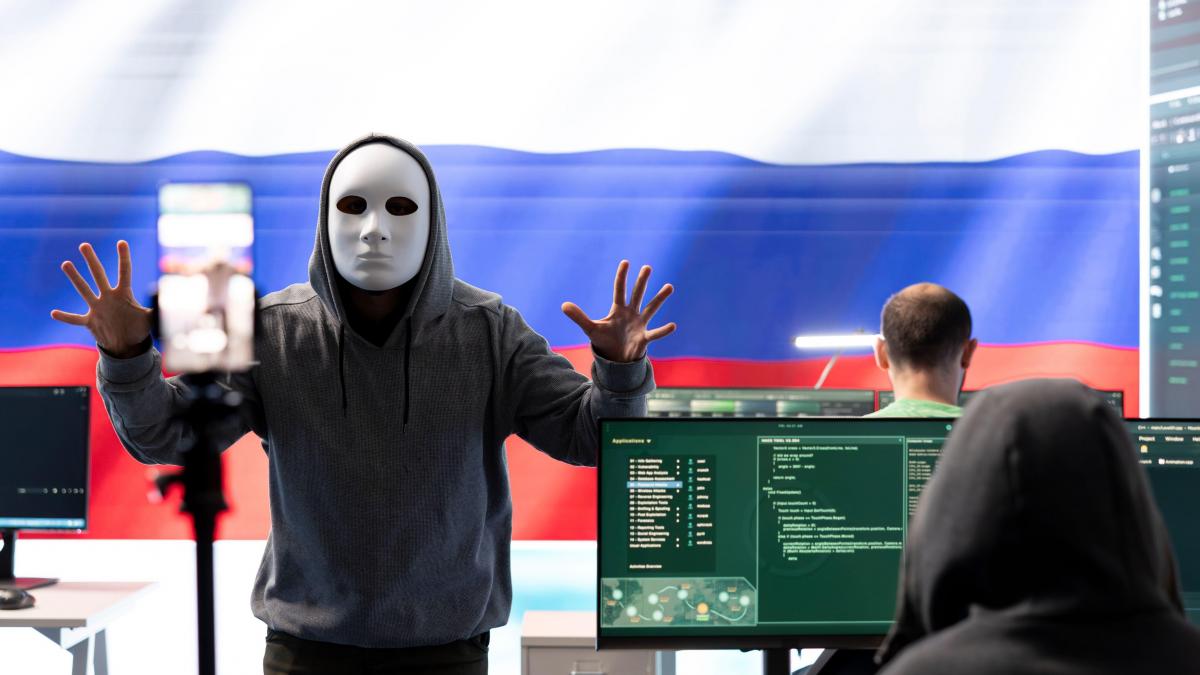 rusia ataca hibrid europa in forta si incearca sa i slabeasca societatile suntem in zona gri dintre razboi si pace