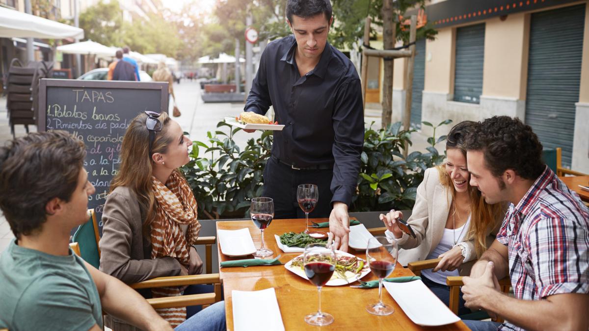 angajatorii din strainatate ofera 1 800 de locuri de munca pentru sezonul de vara afla ce tari sunt in cautare de personal