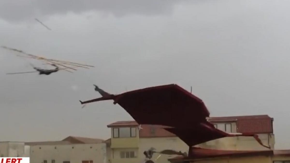 furtunile au facut prapad in jumatate de tara gospodarii distruse de grindina acoperisuri smulse de vant