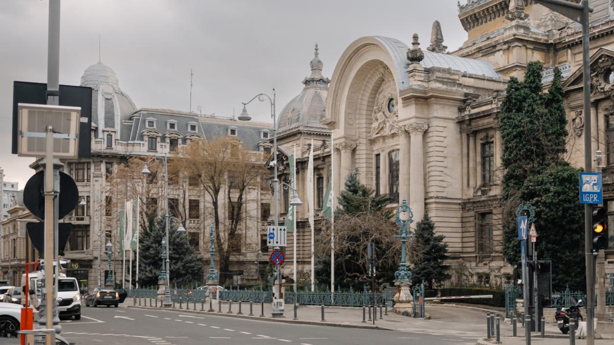 cea mai importanta artera din centrul capitalei va avea sens unic pana in decembrie o bucata de drum si o strada adiacenta se inchid cea mai importanta artera din centrul capitalei va avea sens unic pana in decembrie o bucata de drum si o strada adiacenta se inchid