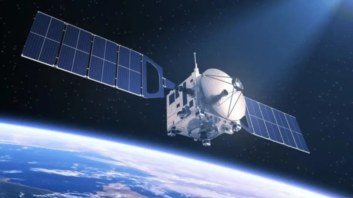 un satelit care controleaza armele nucleare ale rusiei se misca in deriva in spatiu americanii cred ca s a stricat