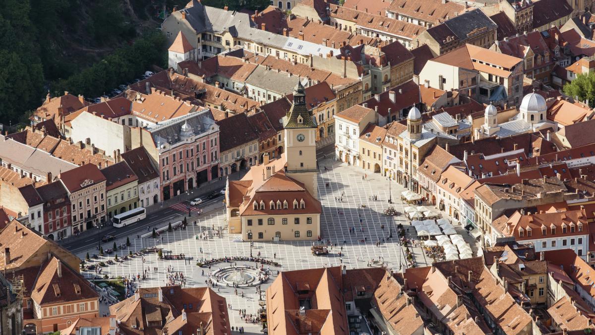 de la anul turistii care vor vizita brasovul nu vor mai fi taxati pe zi consiliul local a schimbat modul de calcul al taxei turistice