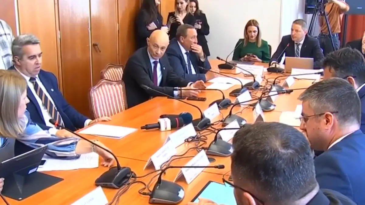 scandal in senat din cauza pensiilor speciale sunteti obisnuit sa vorbiti ca la psd singur am fost certat in clasa a doua