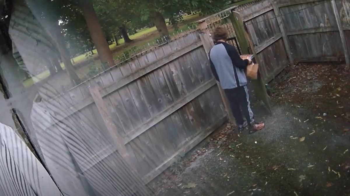 dupa ce si a omorat prietenul un barbat a comandat o pizza apoi a sunat la politie sa spuna ce a facut