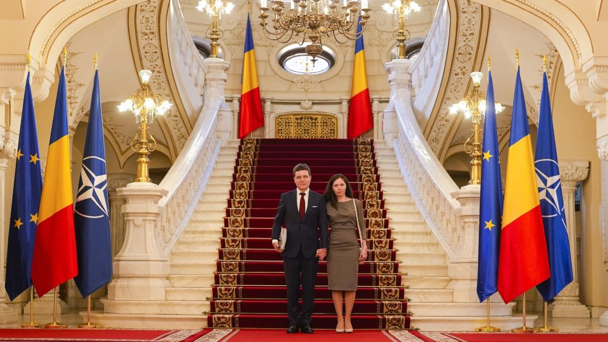 cine este si cu ce se ocupa mirabela gradinaru partenera de viata a lui nicusor dan