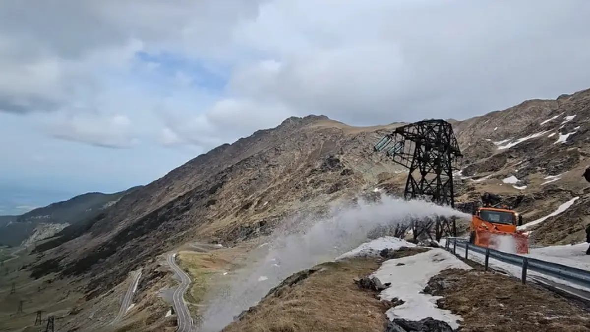 cand se deschide transfagarasan cel mai spectaculos drum din romania a fost curatat de zapada
