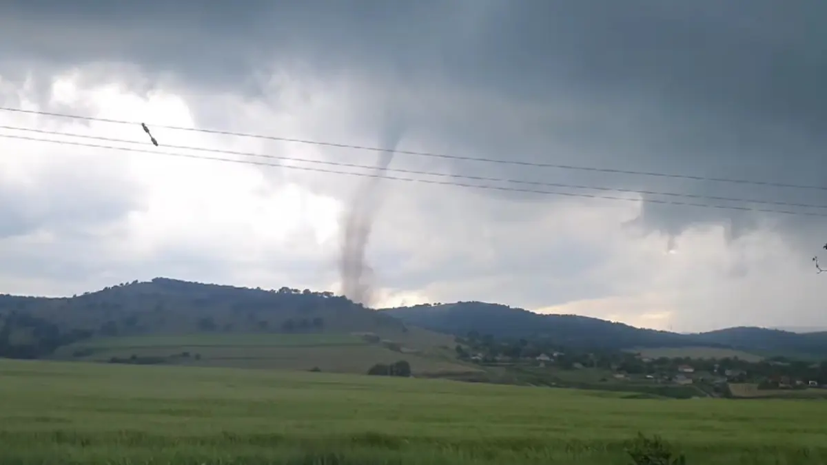 momentul in care se formeaza o tornada in tulcea mesaj ro alert de vreme extrema