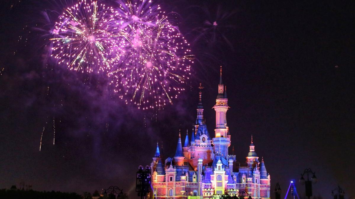 se deschide un nou disneyland intr o destinatie preferata de romani