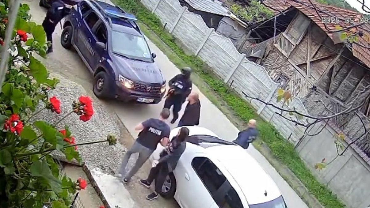procurorii diicot si jandarmii au descins la o adresa gresita din mehedinti un pensionar a ajuns la spital cu o mana rupta