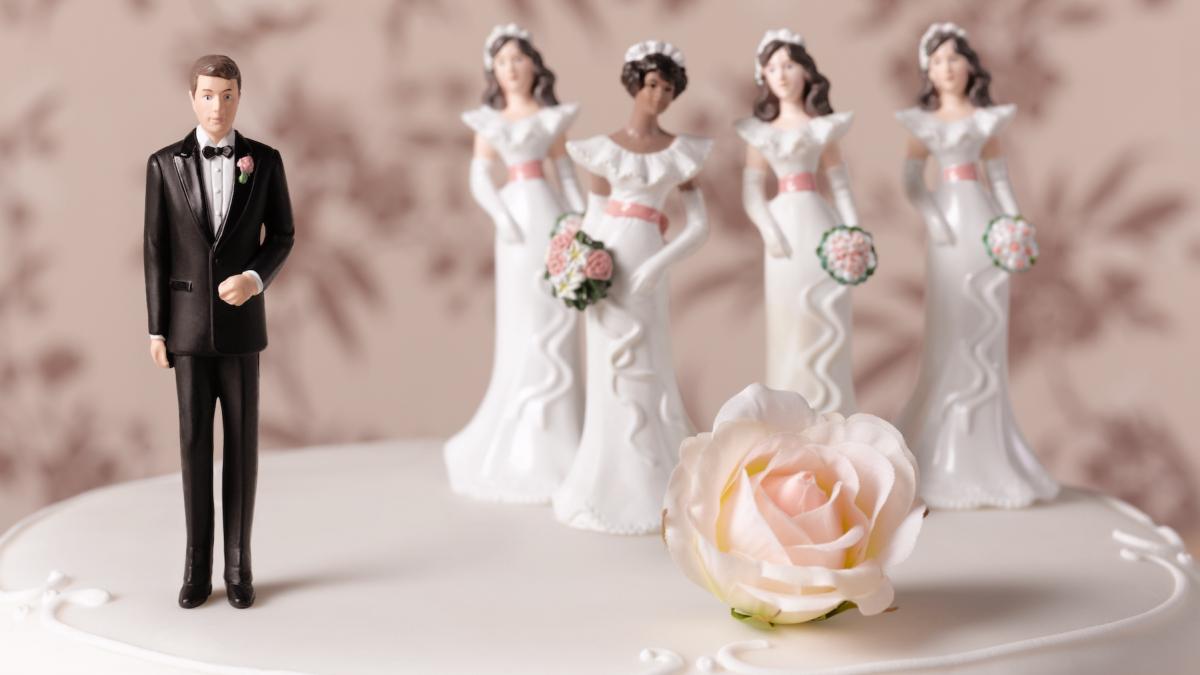 figurine tort un mire si patru mirese