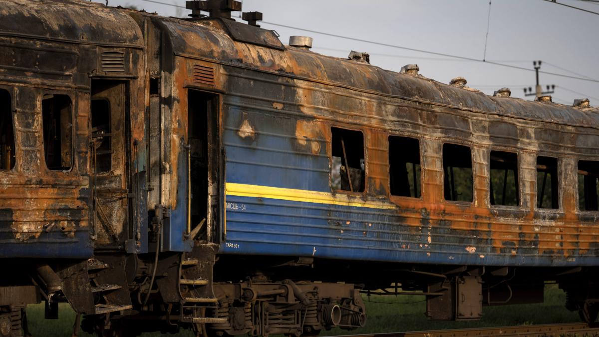 Putin ignoră propunerea de armistițiu și bombardează masiv Ucraina. Un tren a fost lovit de drone. Lovituri și în Odesa
