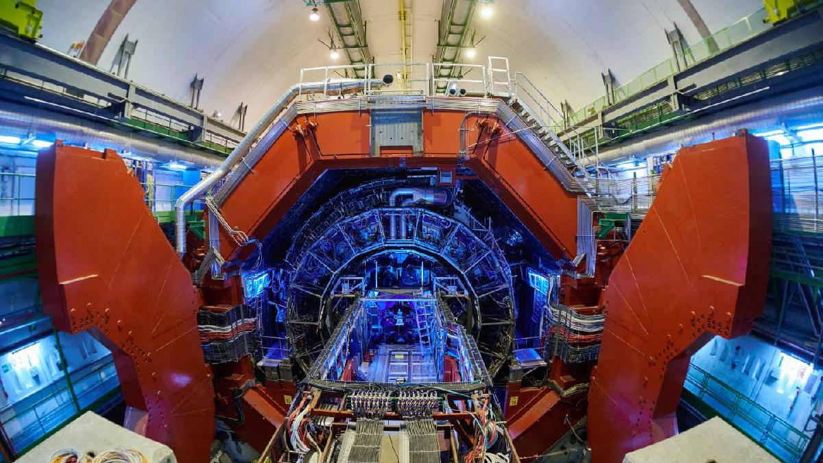 Visul alchimiştilor medievali a devenit realitate: fizicienii de la CERN au transformat plumbul în aur