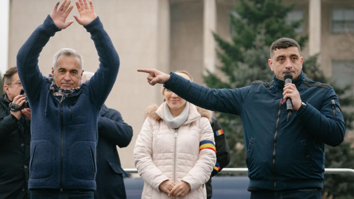 Călin Georgescu, atac direct la Simion, pe tema concedierii a 500 de mii de bugetari: "Poate a fost vârsta"