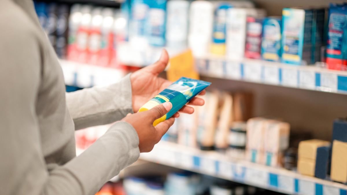 criza la rafturi in ungaria produsele de igiena se dau cu portia ratii si in farmacii