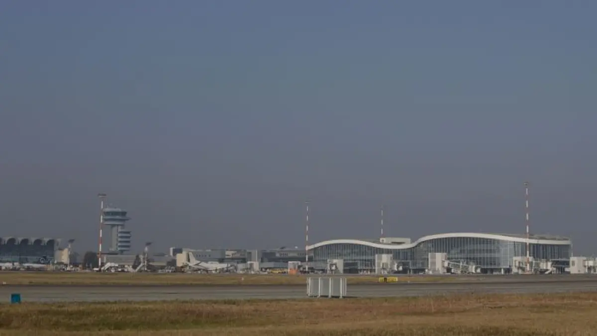aeroportul otopeni intra in reparatii incep lucrarile de modernizare la terminale e posibil ca pasagerii sa resimta un disconfort