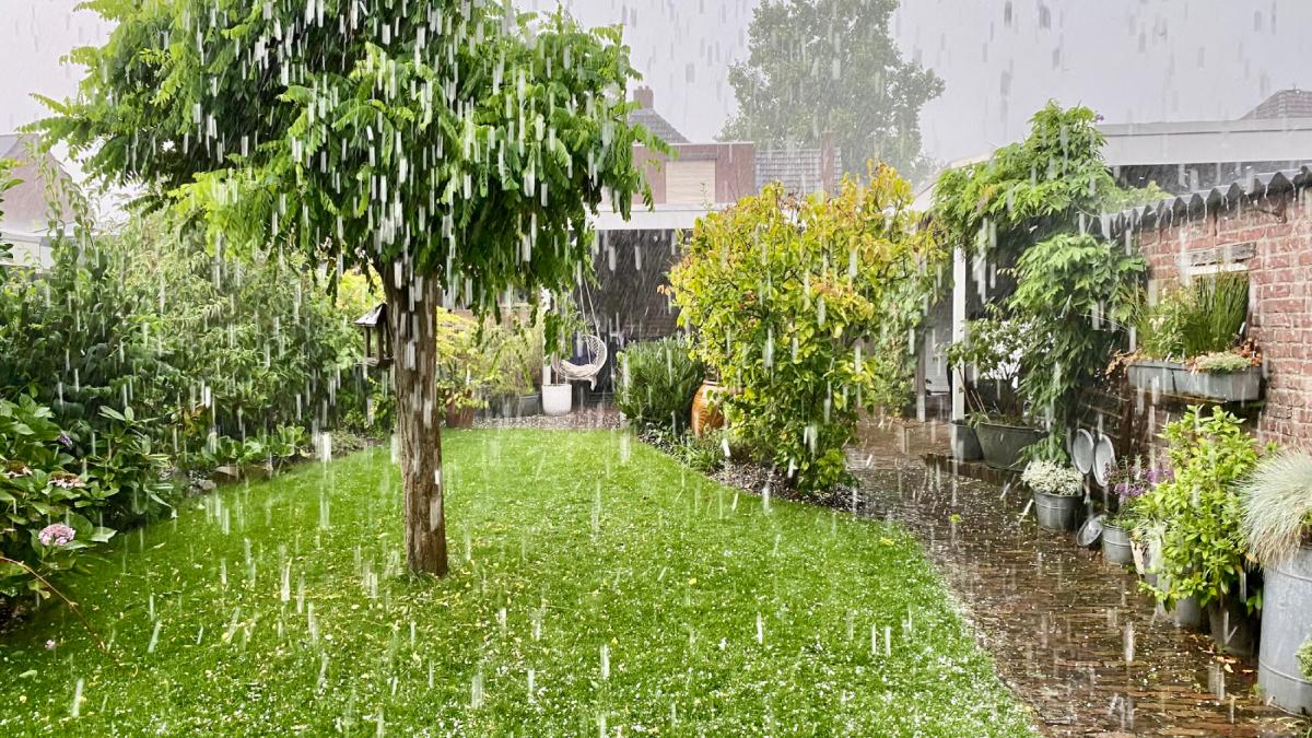 Alertă meteo imediată de furtuni cu grindină. Lista localităților vizate de codul portocaliu emis de ANM