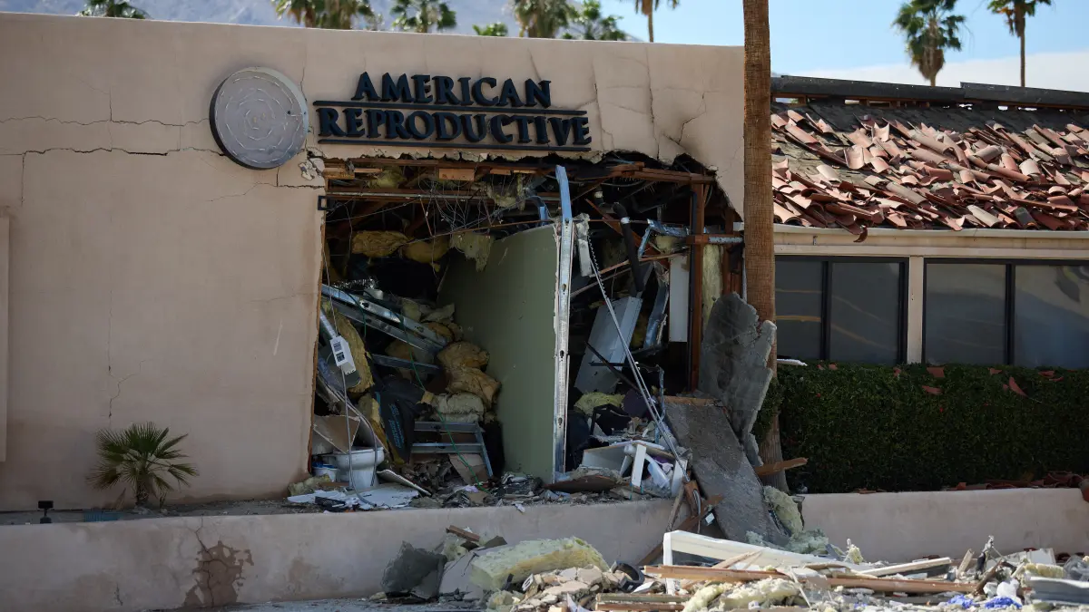 explozie la o clinica de sanatate reproductiva din california cel putin un mort in incidentul considerat act terorist de fbi