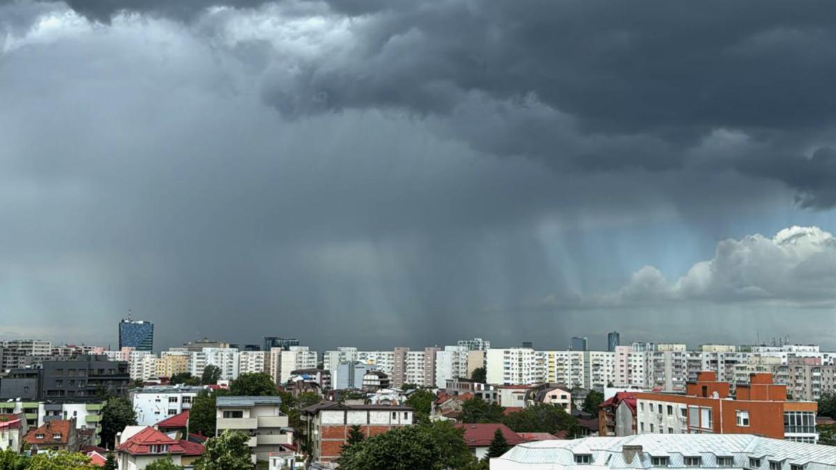 Alerte meteo imediate, inclusiv în București: Cod portocaliu de furtuni și Cod galben de ploi cu grindină. Lista localităților afectate