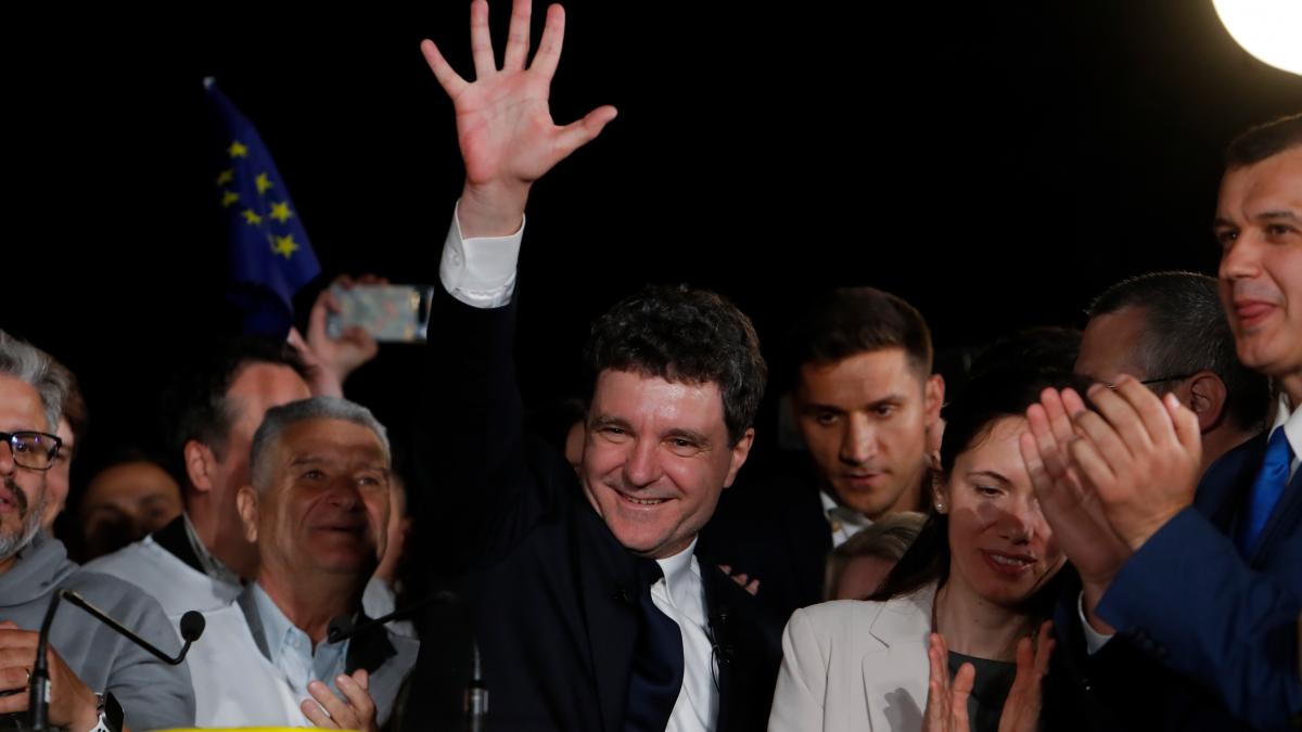 nicusor dan zambind cu mana ridicata