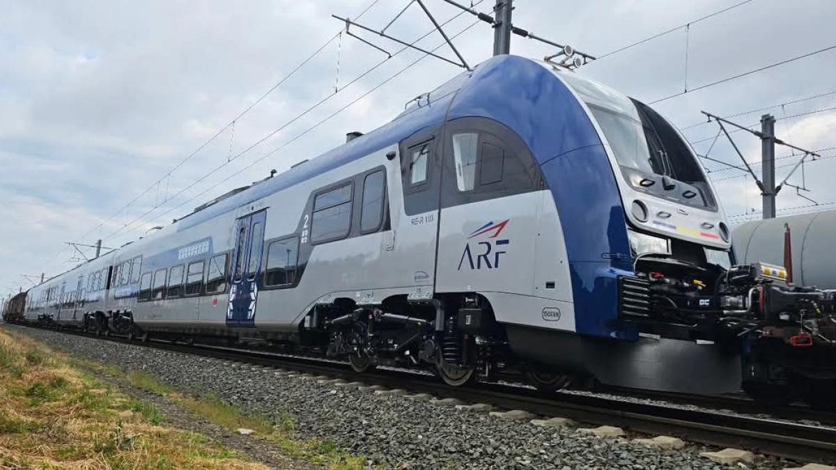 romania a primit primul tren electric fabricat de polonezii de la pesa din cele 62 comandate cum arata garnitura