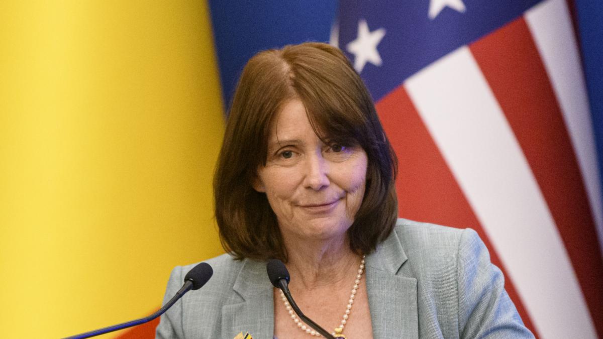 ambasadoarea sua in romania kathleen kavalec s a retras din functie cine e seful interimar al misiunii diplomatice de la bucuresti