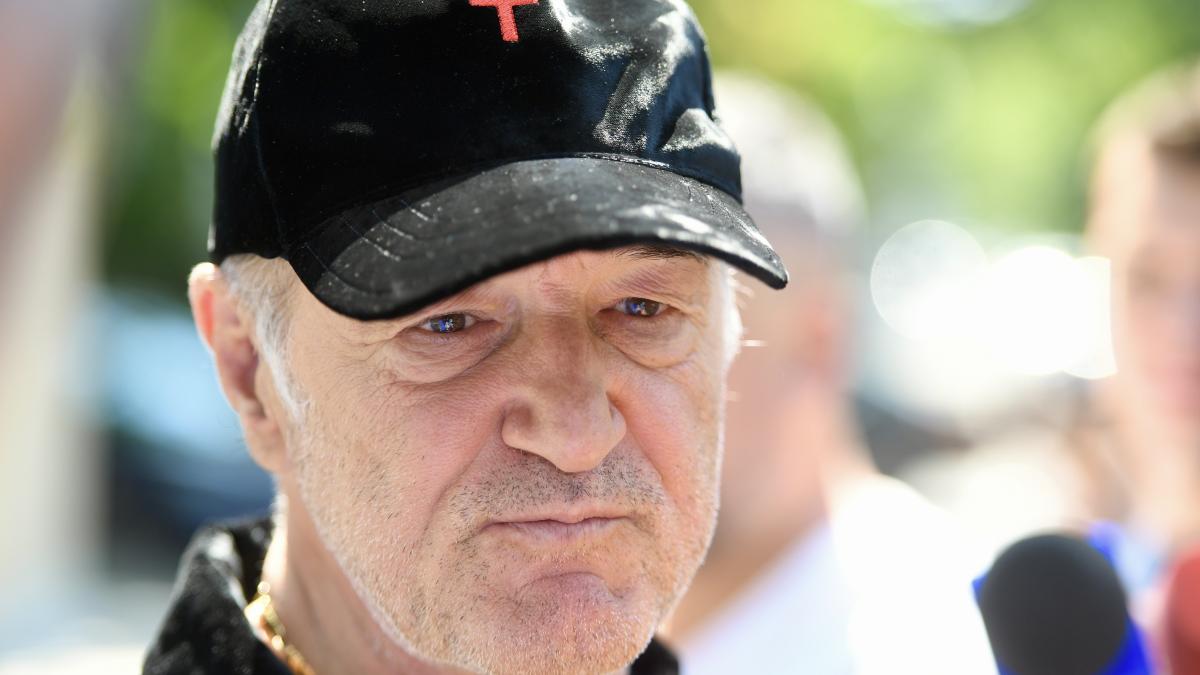 becali atac dur la adresa lui george simion cred ca nu mai e sanatos la cap asta i tara romaneasca nu esti in padurea ta