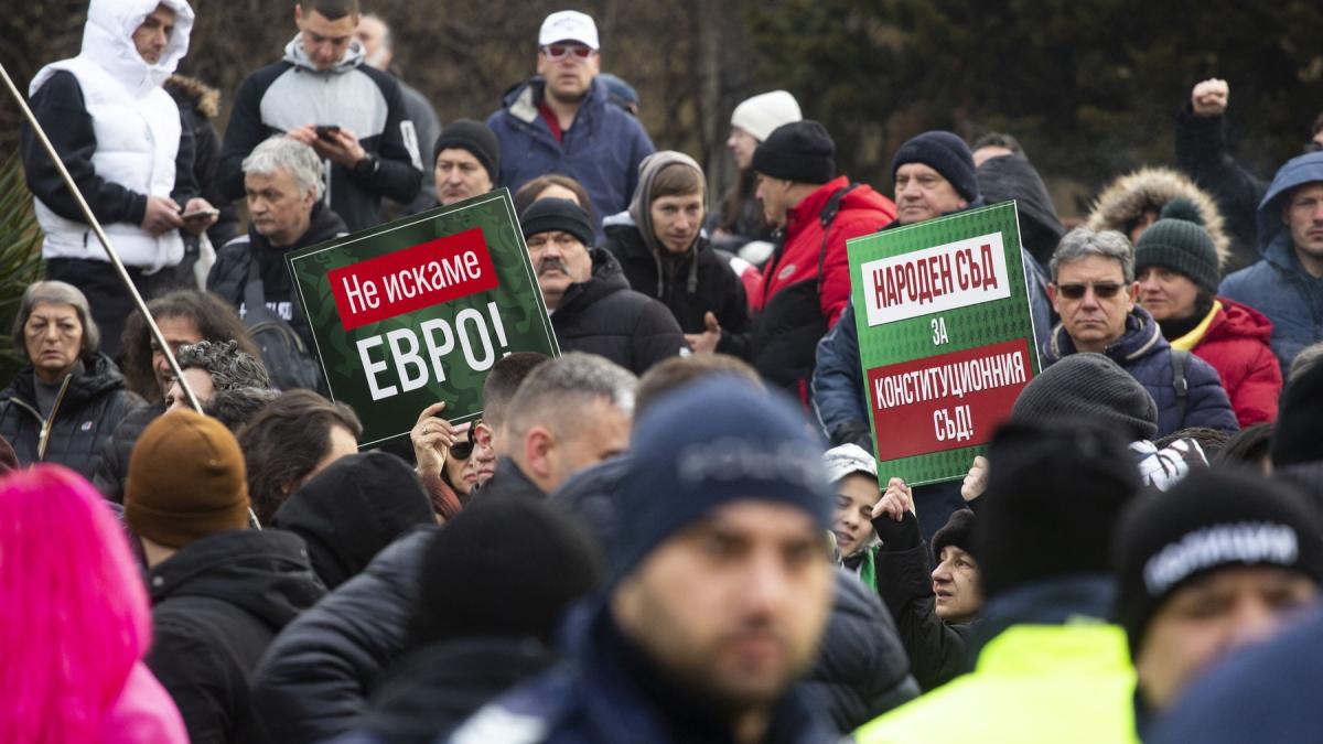 partidul pro rus din bulgaria indeamna cetatenii la revolta armata impotriva aderarii la moneda euro