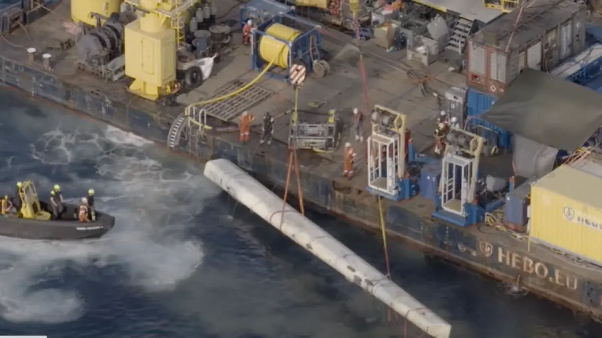 video imaginile cu prima bucata a navei bayesian care a fost recuperata de echipele de salvare noi mistere in ancheta