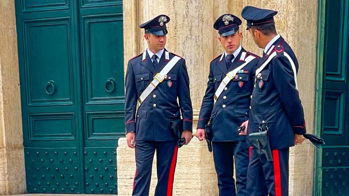 un roman din italia a evadat din arestul la domiciliu si s a dus la furat