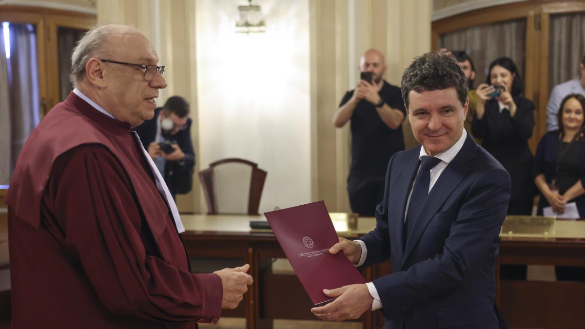 CCR l-a validat pe Nicușor Dan ca Președinte al României. „Îi asigur pe români că înțeleg responsabilitatea funcției”