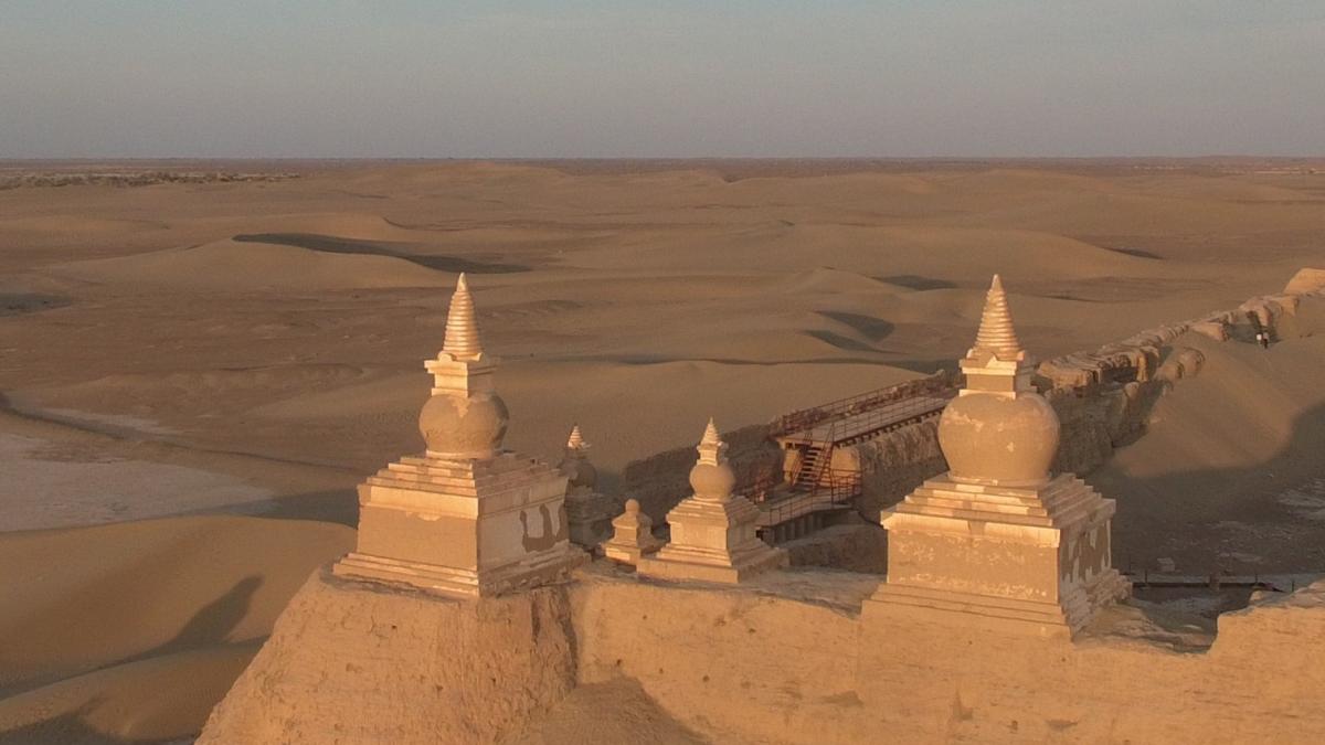 aici sunt fantome povestea uluitoare a orasului negru ridicat la 1032 acum inghitit de nisipul desertului