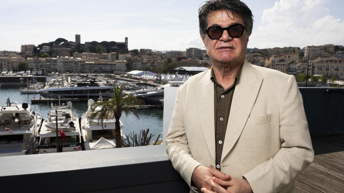 cannes trofeul palme d or a fost castigat de un iranian care critica regimul de la teheran povestea lui it was just an accident