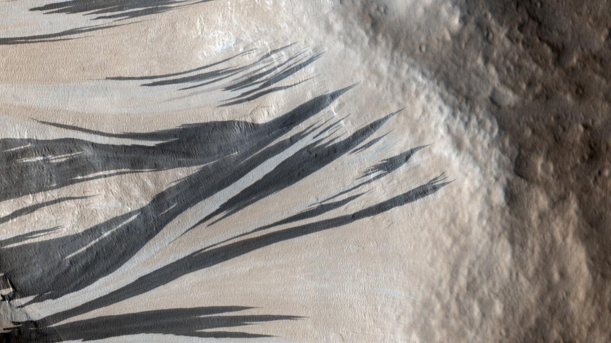 darele intunecate de pe marte ar putea avea cu totul alta origine spun oamenii de stiinta