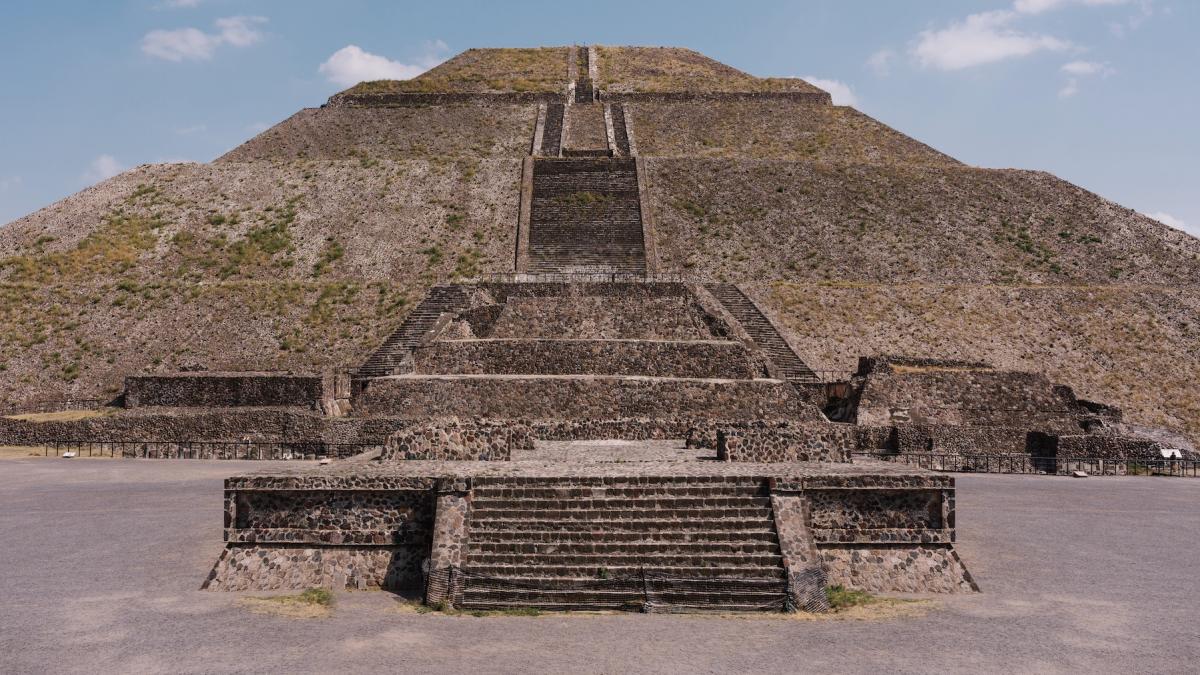 o piramida antica ce ascunde poarta catre lumea de dincolo ar putea contine secrete ale societatii avansate