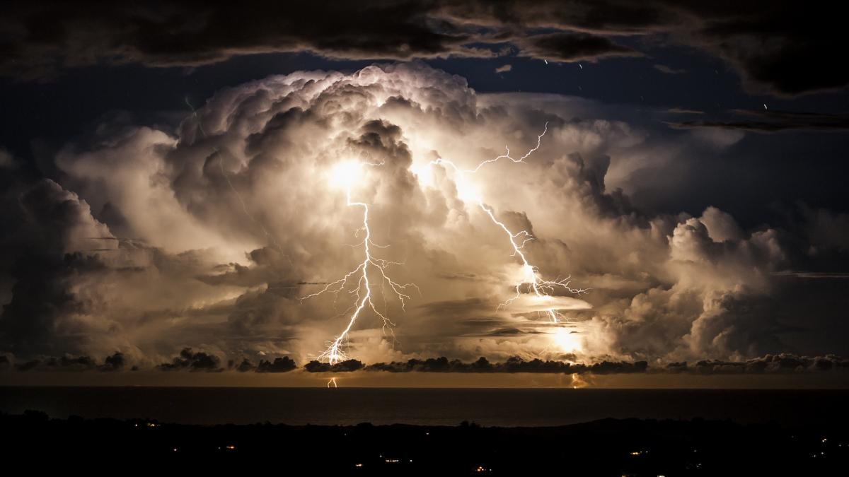 primul studiu din lume care demonstreaza ca fulgerele pot genera adevarate explozii de raze gamma