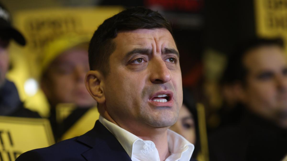 aur nu a participat la investirea lui nicusor dan si acuza din nou ca alegerile au fost fraudate un spectacol mincinos