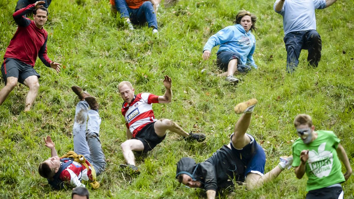 cum a devenit o cursa de aproape 200 de metri dupa o roata de branza cea mai periculoasa din lume