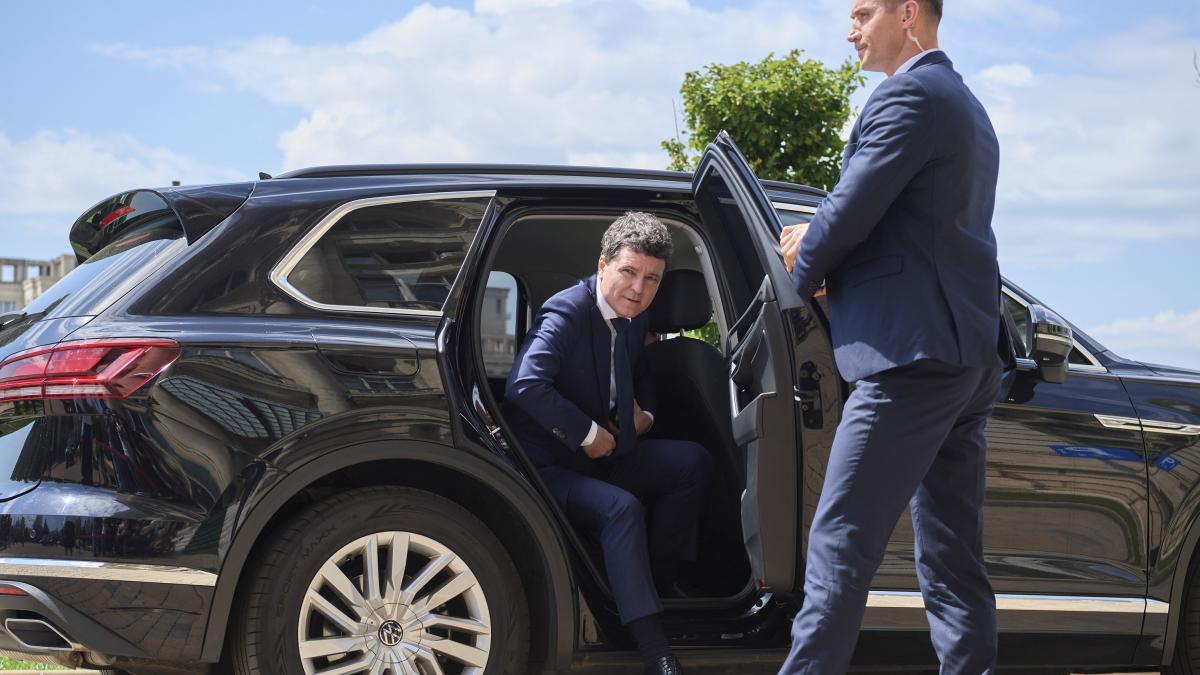 cum se schimba viata lui nicusor dan de luni cand se muta la cotroceni ce beneficii si obligatii are presedintele