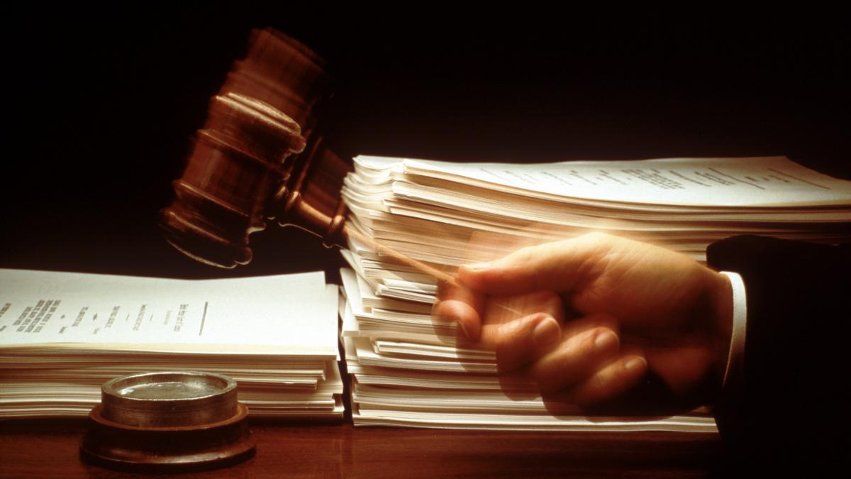 parintii unui baiat mort de leucemie sunt cercetati pentru crima in italia procurorii sustin ca acestia au intarziat chimioterapia