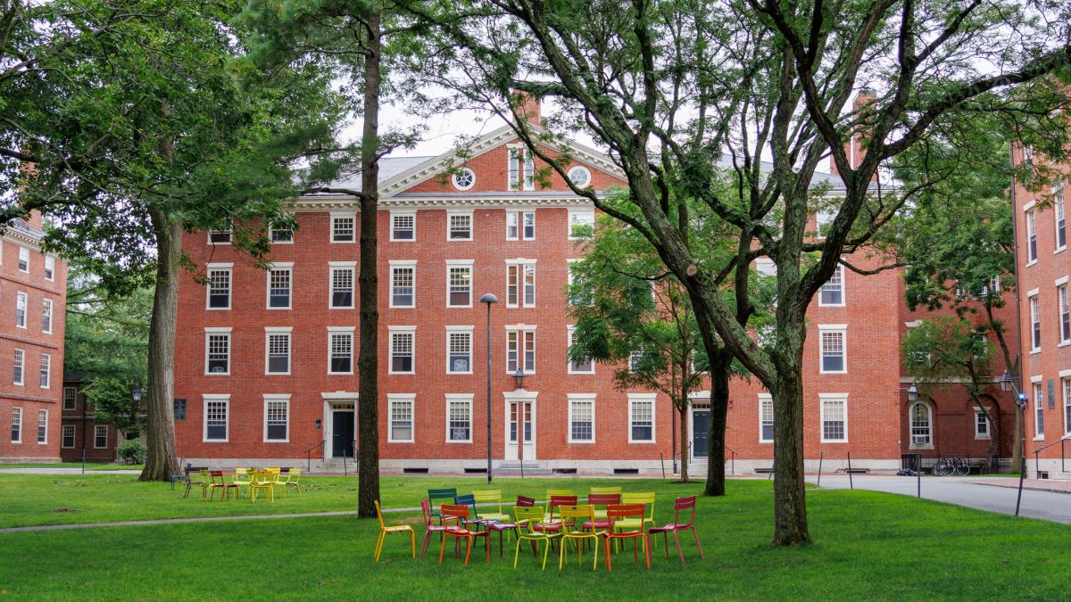 administratia trump ordona ambasadelor sua din intreaga lume sa opreasca interviurile pentru vize in cazul studentilor