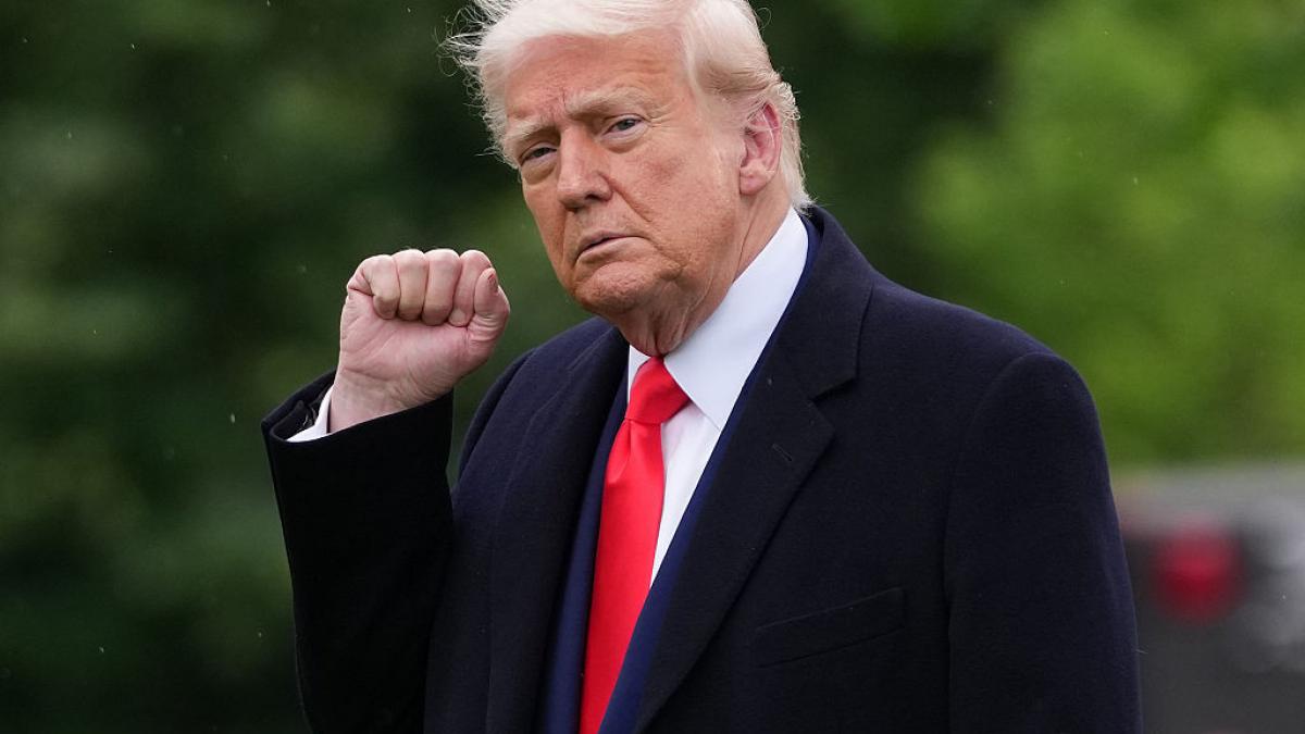 condamnat la zece ani de inchisoare un fost serif nu a petrecut nicio zi in spatele gratiilor dupa ce donald trump l a gratiat