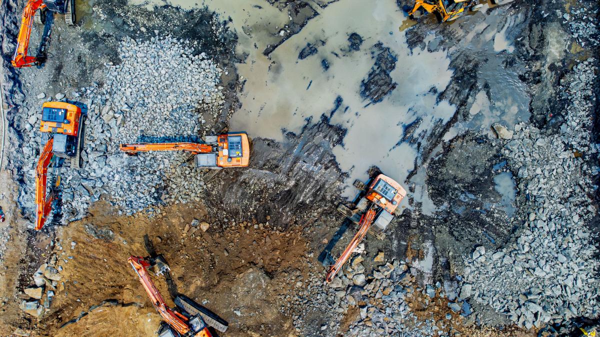 mai multi muncitori au gasit o comoara ascunsa pe un santier si au primit fiecare o recompensa de 15 000 de dolari